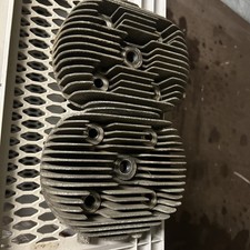 Zwei Zylinderköpfe , ein Paar